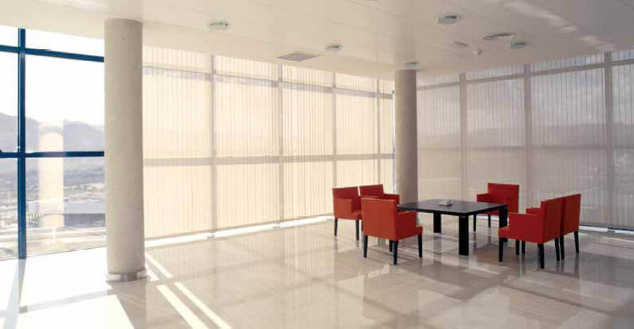 Cortinas de lamas verticales oficinas