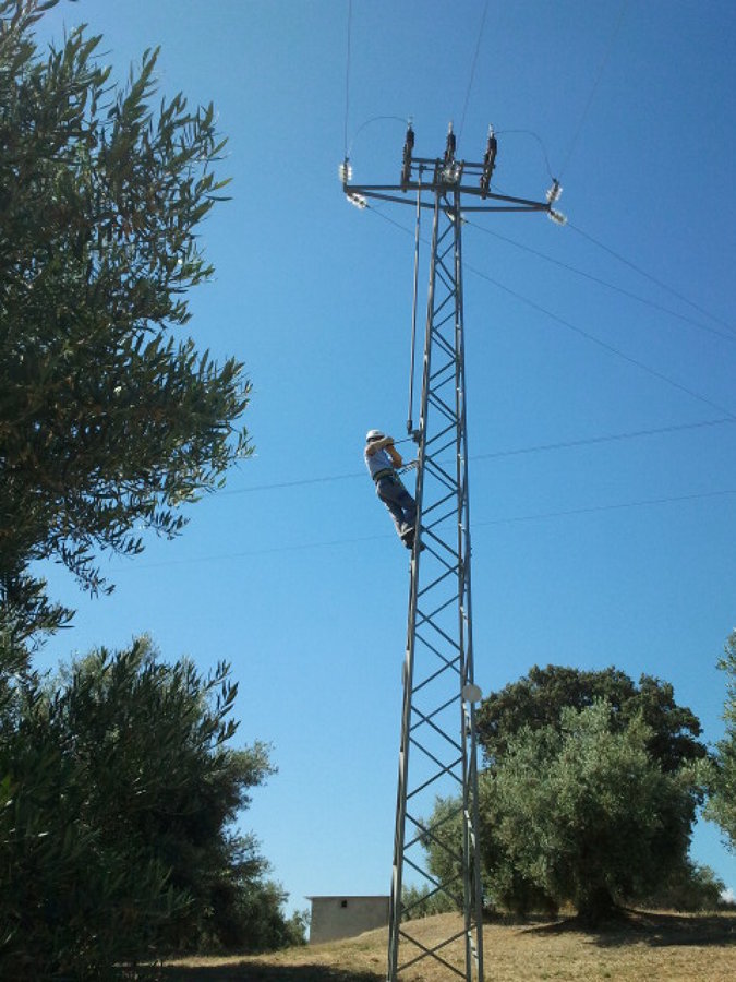 Operando seccionador Alta Tensión