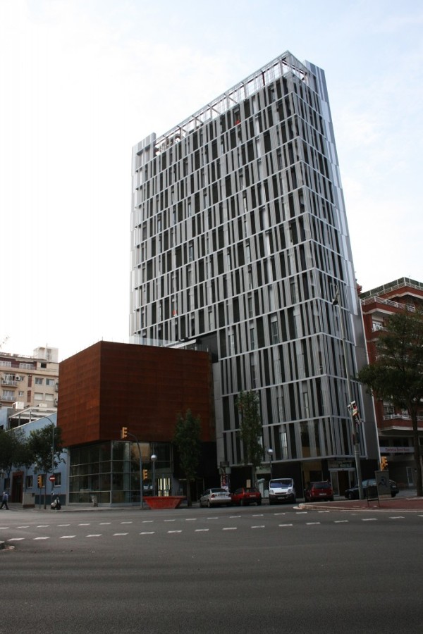 Orfeo Martinenc y Urbani Hostel Barcelona.