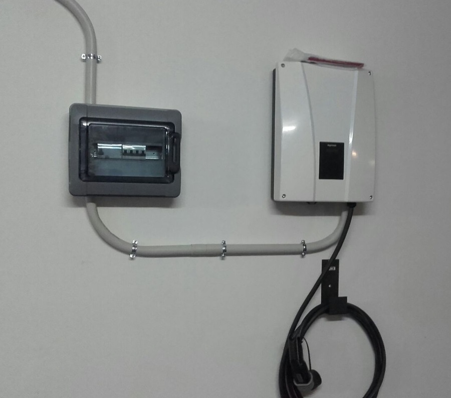 PUNTO DE RECARGA RENAULT ZOE