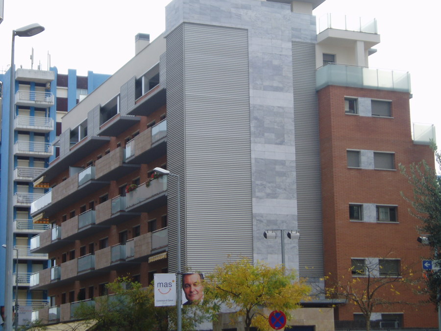 Edificio residencial plurifamiliar aislado en Blanes. 38 viviendas y garajes. Año 2004