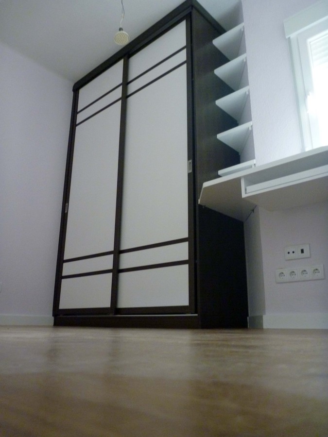 Armario empotrado y escritorio a medida 