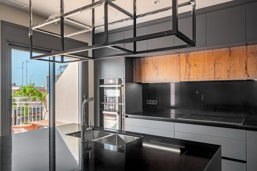 Reforma integral de vivienda en Barcelona para familia de 4