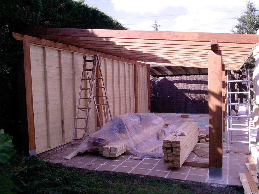 porche y tabique de madera