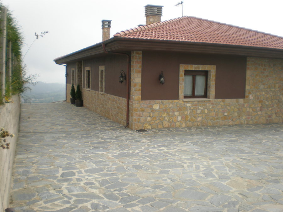 Pavimentado y fachada.