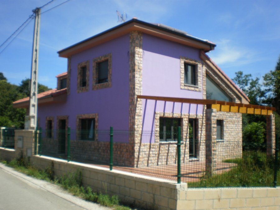 Casa y muro.