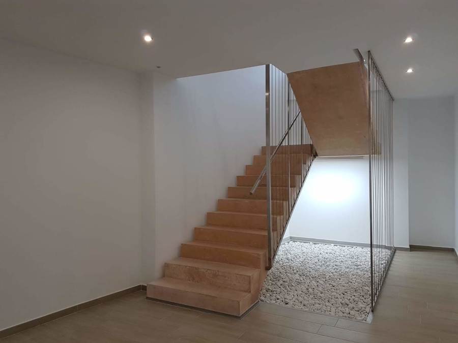 Escalera monolítica volada