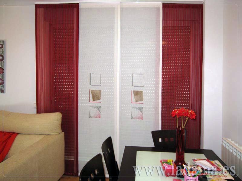 Panel Japonés combinado con lamas rojas