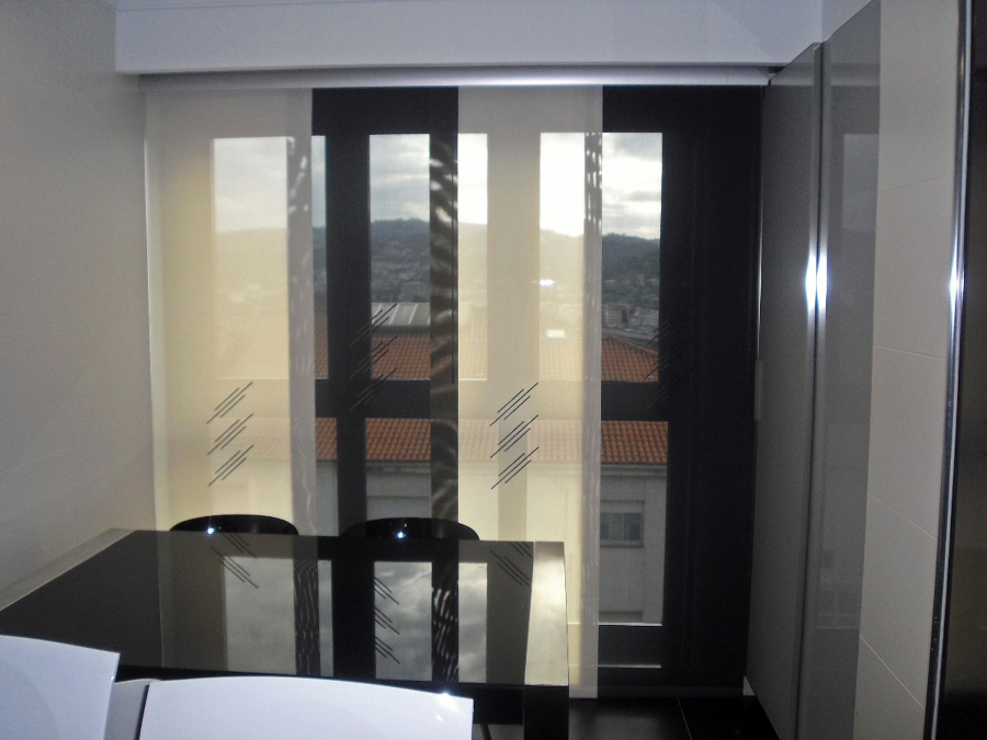 PANEL JAPONES DE SCREEN BORDADO