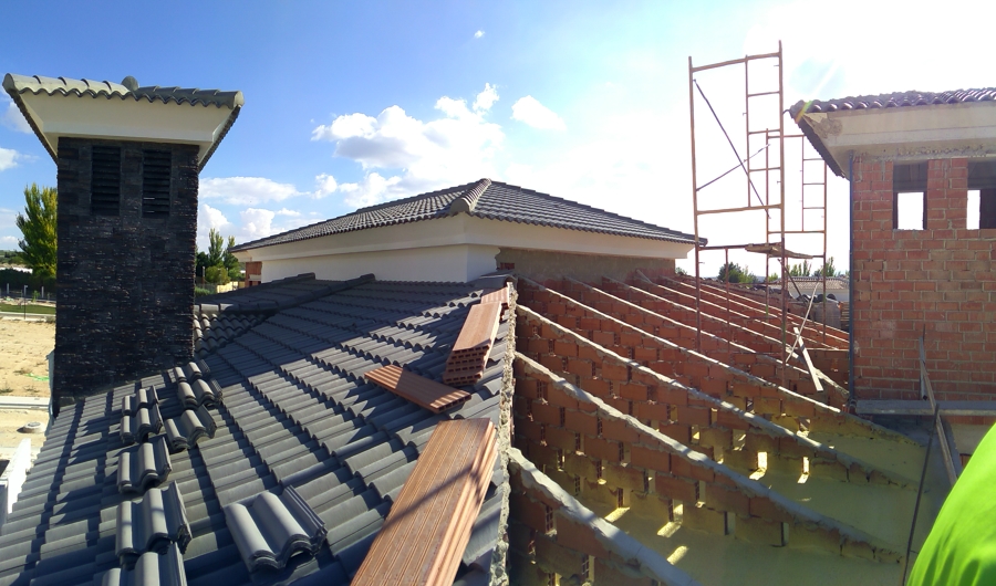 Cubierta de teja hormigón negra