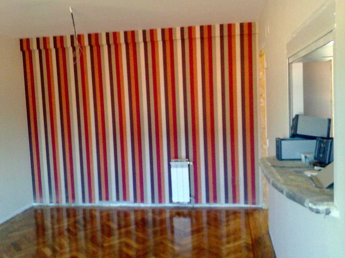 papel,  parquet y ventana comunicacion con cocina