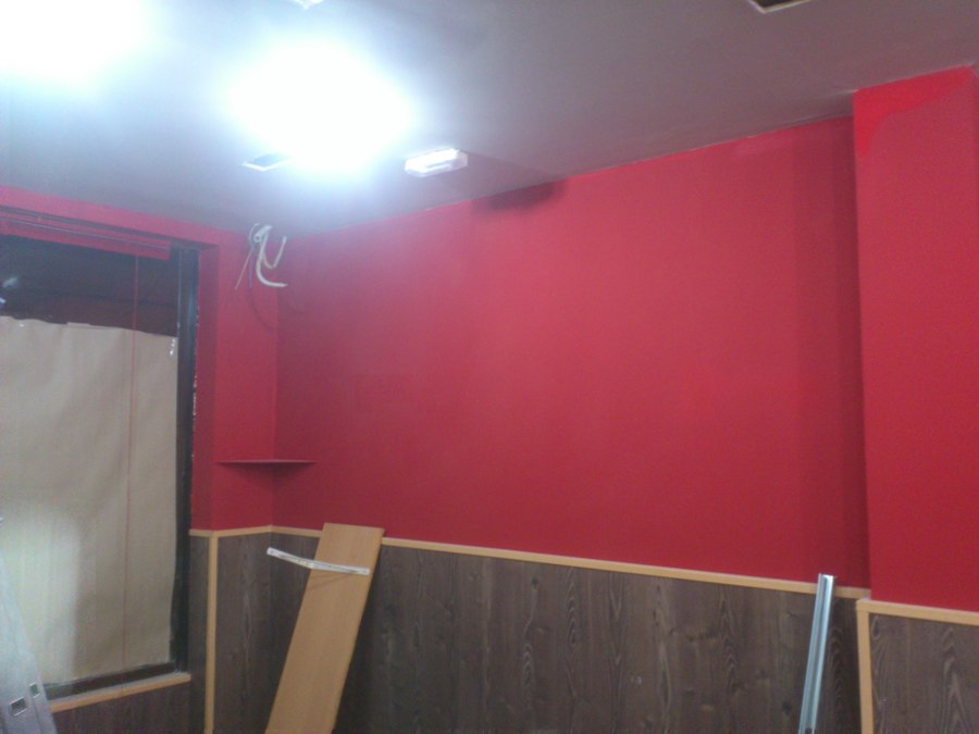 PARED DE LOCAL COLOR GRANATE