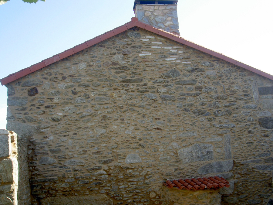 Paredes saneadas totalmente con materiales hidrofugos.