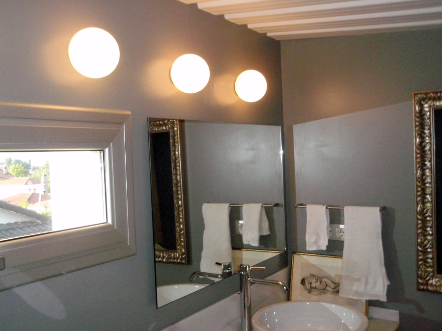 Parets pintades amb esmalt mate. (Valldoreix)