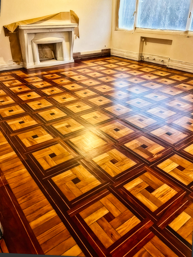 Revivir un maravilloso suelo de marquetería.