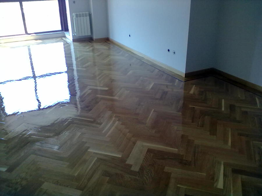 PARQUET BARNIZADO EN BRILLO