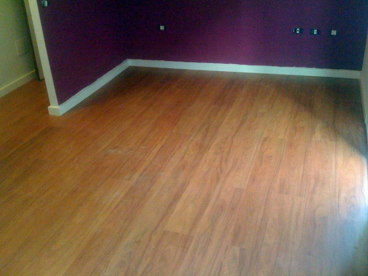 parquet laminado con rodapié de otro color