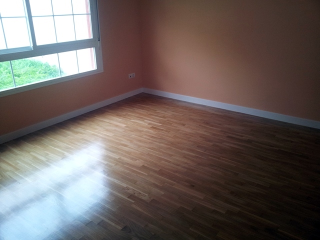 PARQUET ROBLE TABLILLA BARNIZADO SATINADO