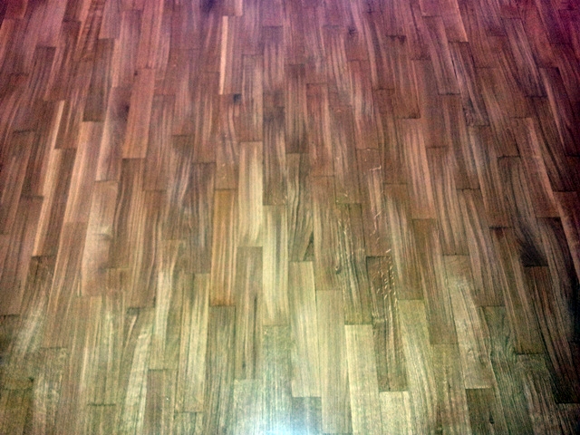 PARQUET ROBLE TABLILLA BARNIZADO SATINADO