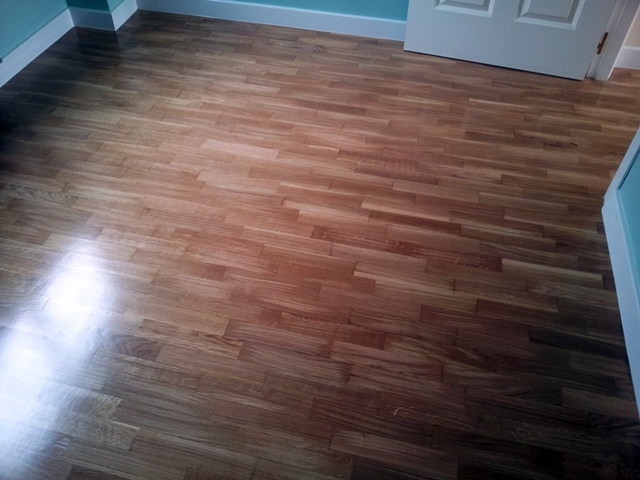 PARQUET ROBLE TABLILLA BARNIZADO SATINADO