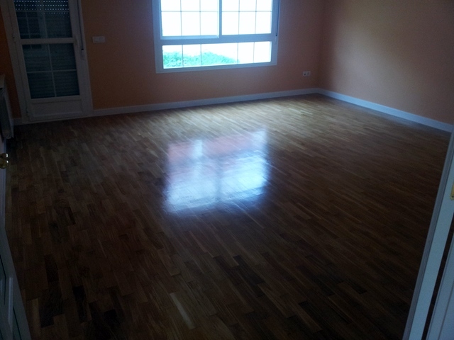 PARQUET ROBLE TABLILLA BARNIZADO SATINADO