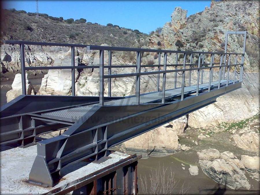 Pasarela metálica