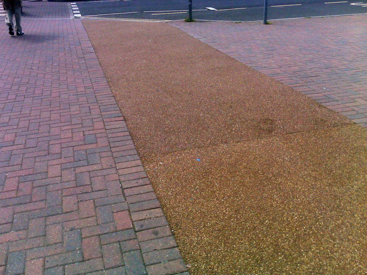 Paseo realizado con poliuretano aglomerante Aglopur