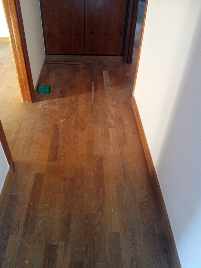 pasillo antes de pulir y barnizar