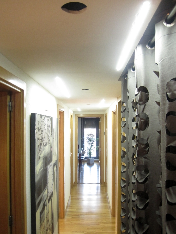 PASILLO CON ILUMINACION LEDS