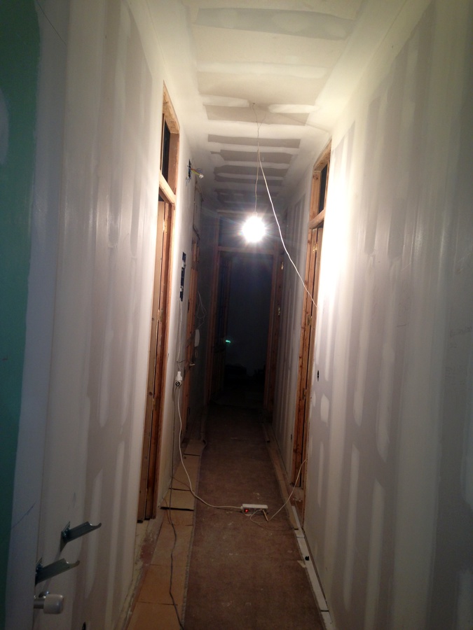 Pasillo con tabiqueria y techo en pladur