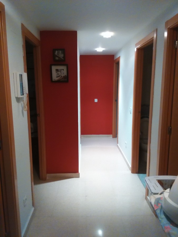pasilo a dos colores