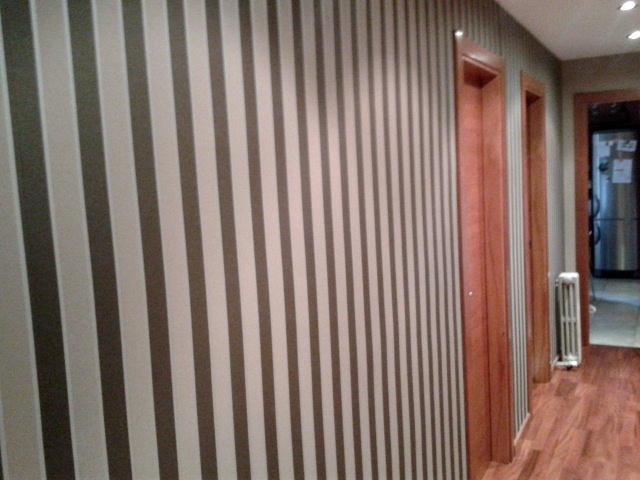 Passadis amb paper pintat. (Sant Quirze del Vallès)