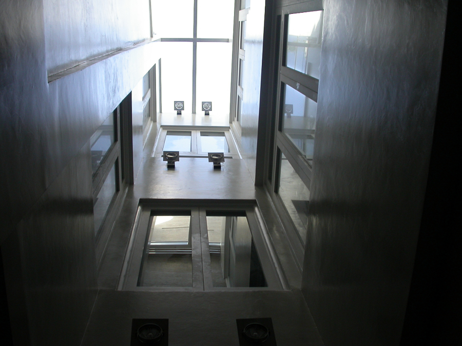 Patio interior Microcemento blanco brillo