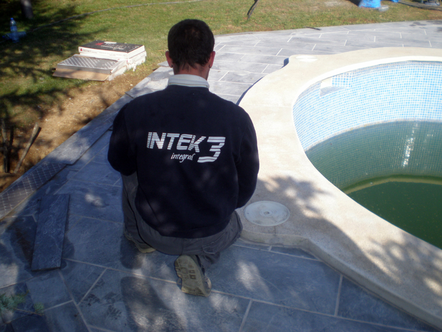 pavimentado zona piscina ( Almoster )