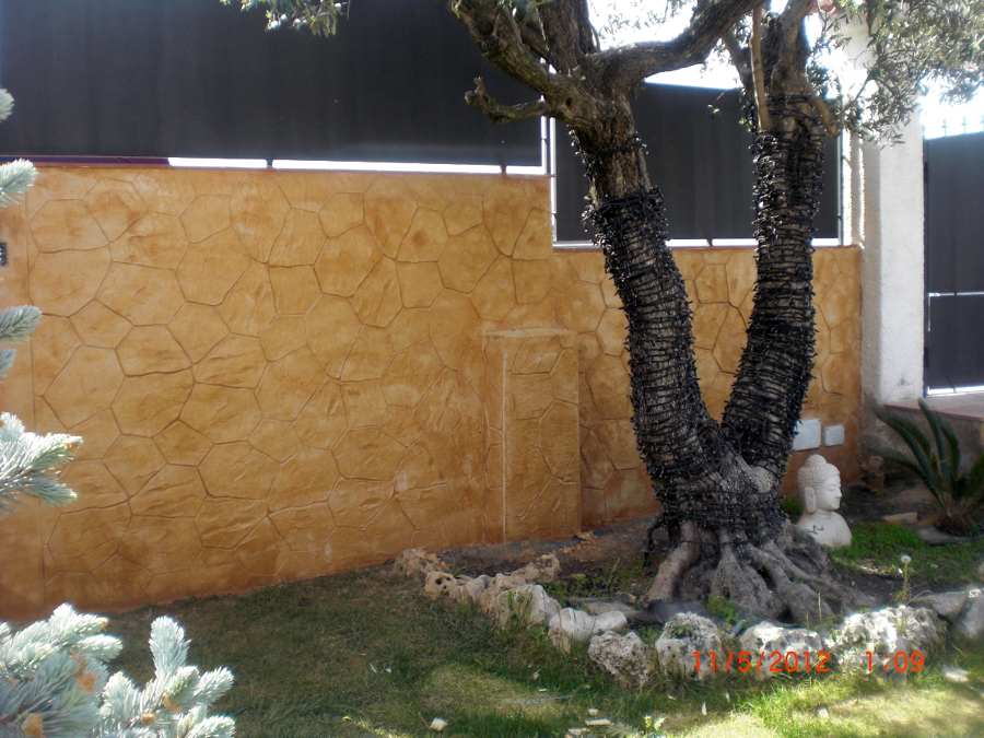 Pavimento impreso vertical piedra irregular