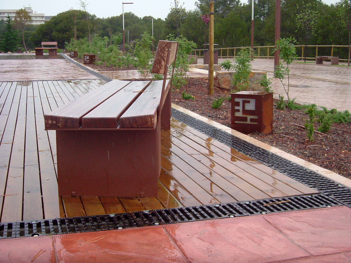 PAVIMENTOS DECORATIVOS ARTEVIA LAFARGE EN PORTAVENTURA