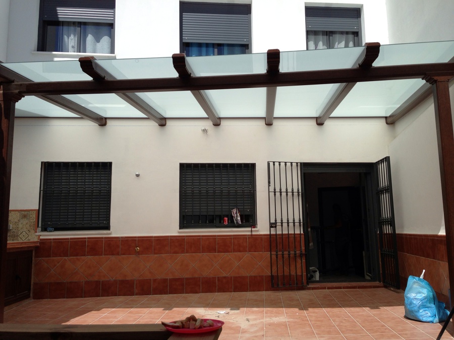 Pérgola acristalada con vidrios de seguridad