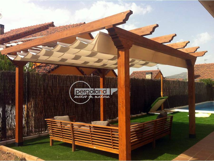 PERGOLA DE MADERA CON TOLDO