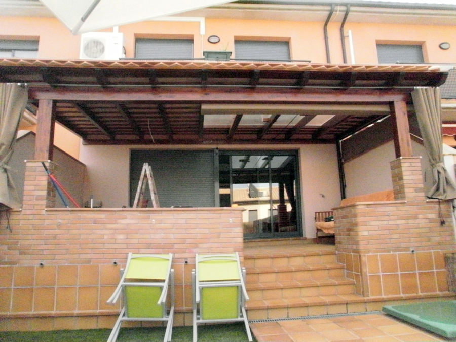 PERGOLA EXTERIOR DE CASA