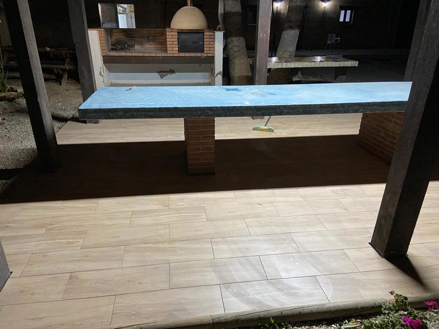 Pérgola y barbaco con horno de leña