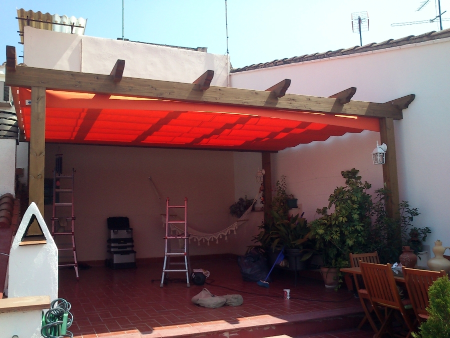 pergola madera y  toldo corredero