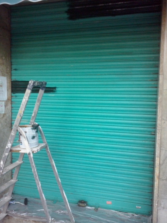 Persiana de un local comercial, antes