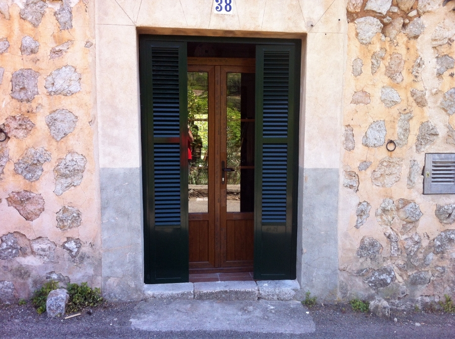 PERSIANAS MALLORQUINAS.