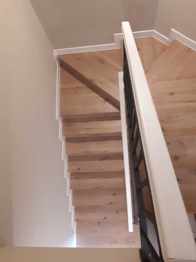 Escalera roble Málaga helvetic