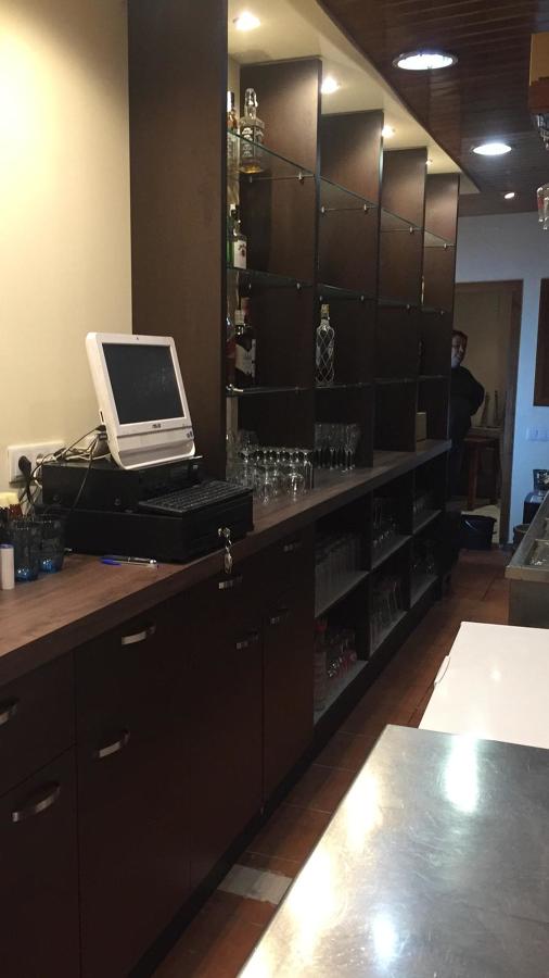 Mueble trasbarra de bar