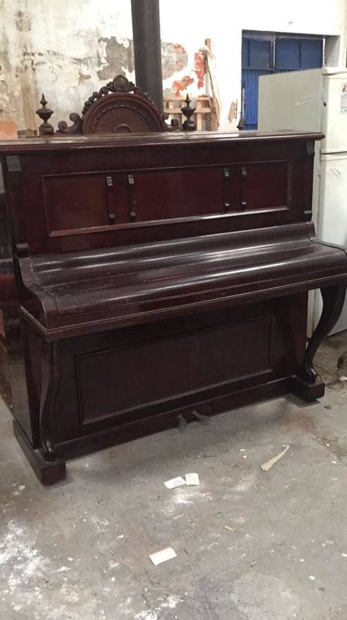 Piano vintage decoración