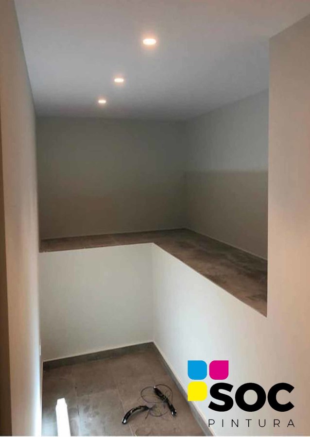 Habitación en blancos.