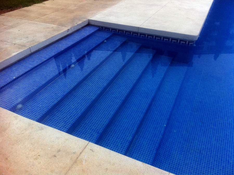 PIEDRA ARTIFICIAL PISCINA SUCIA