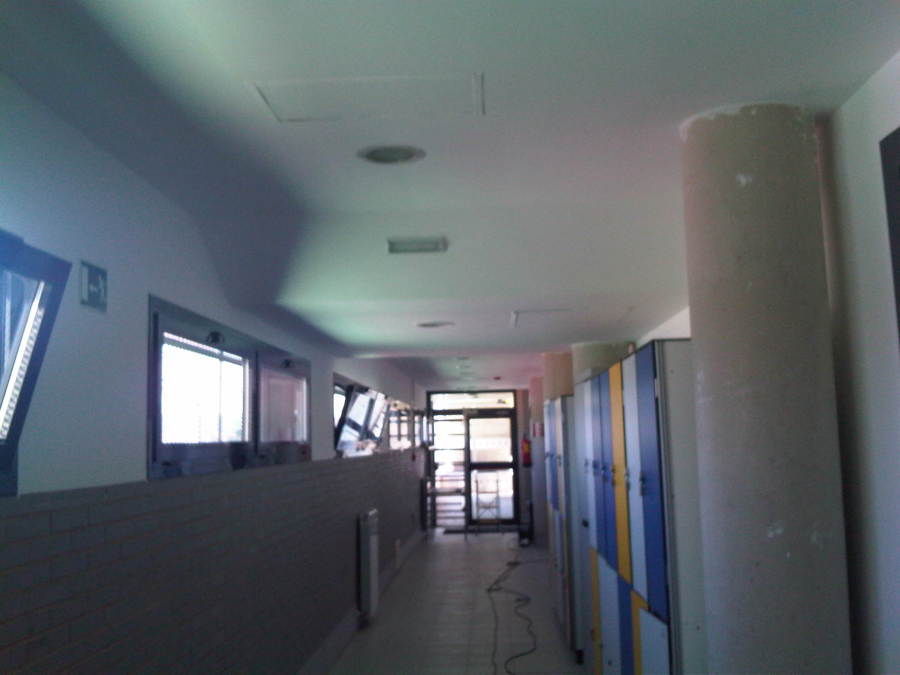 pintado de pasillos principales de complejos deportivos