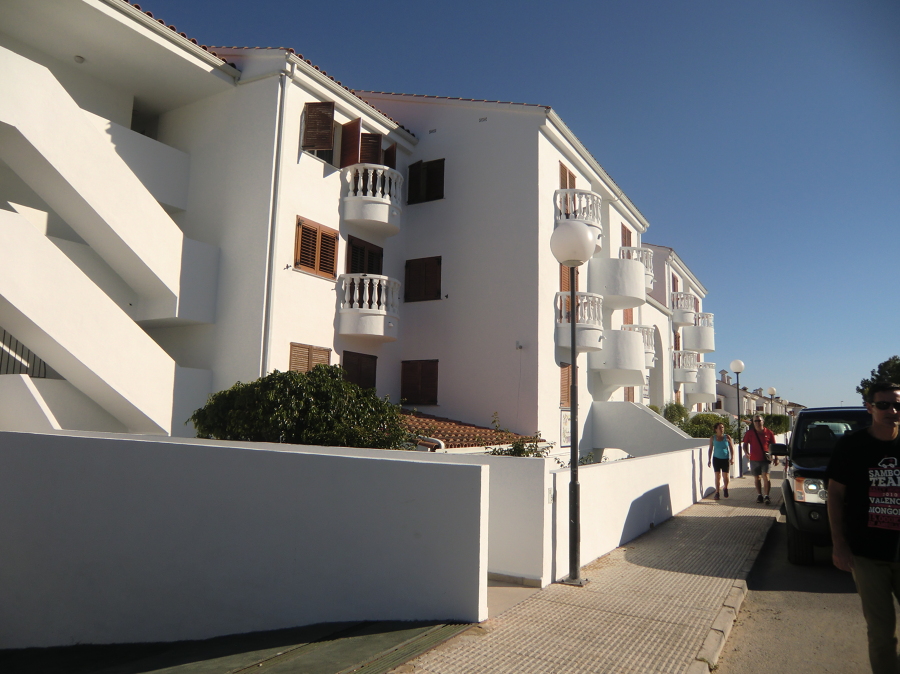 Pintando la fachada con un revestimiento de MONTO con garantia de 5AÑOS